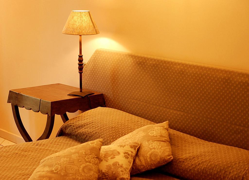 Hotel Les Mazets Des Roches Тараскон Номер фото