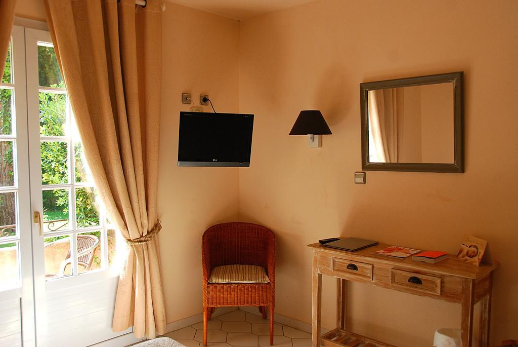Hotel Les Mazets Des Roches Тараскон Номер фото