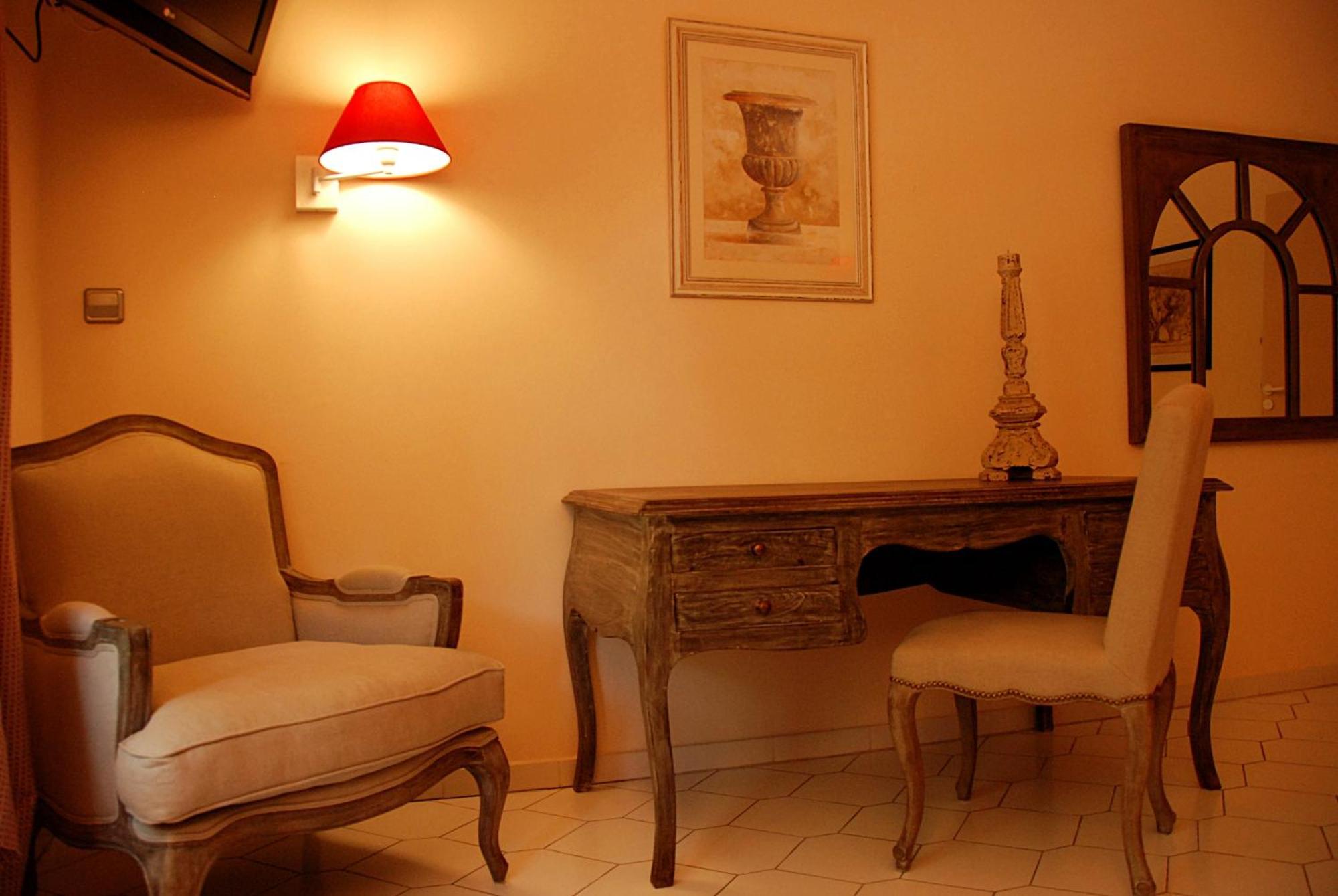 Hotel Les Mazets Des Roches Тараскон Номер фото