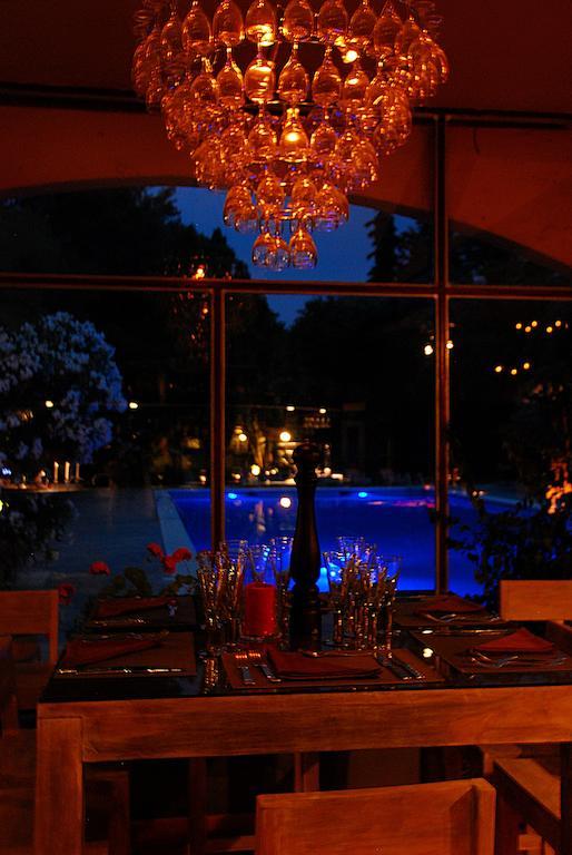 Hotel Les Mazets Des Roches Тараскон Экстерьер фото
