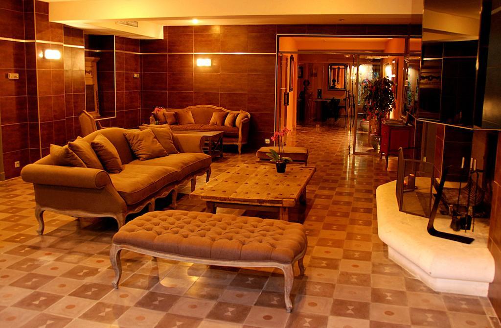 Hotel Les Mazets Des Roches Тараскон Экстерьер фото