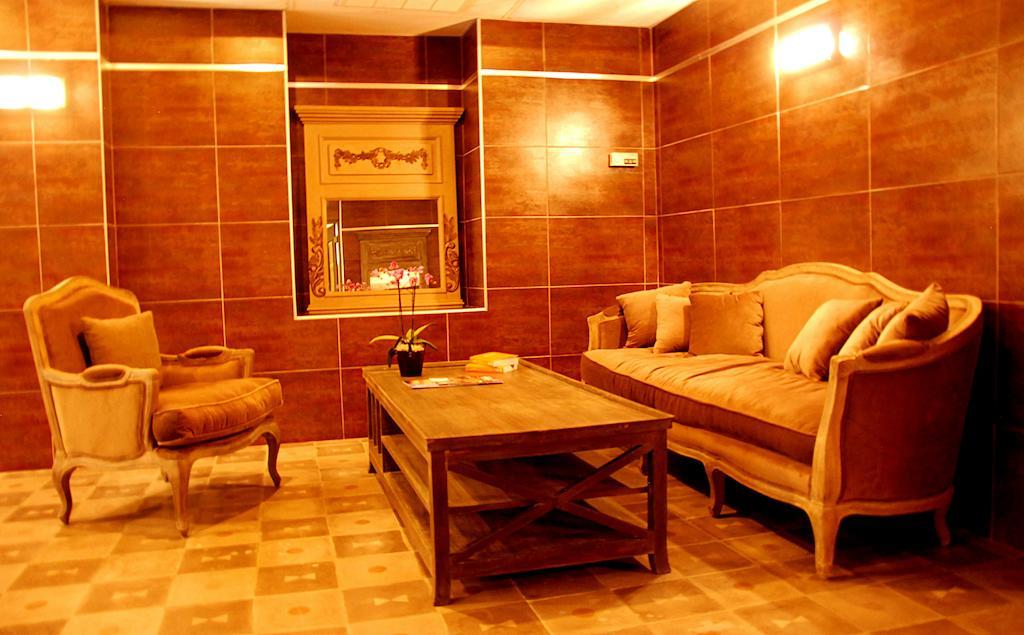 Hotel Les Mazets Des Roches Тараскон Экстерьер фото