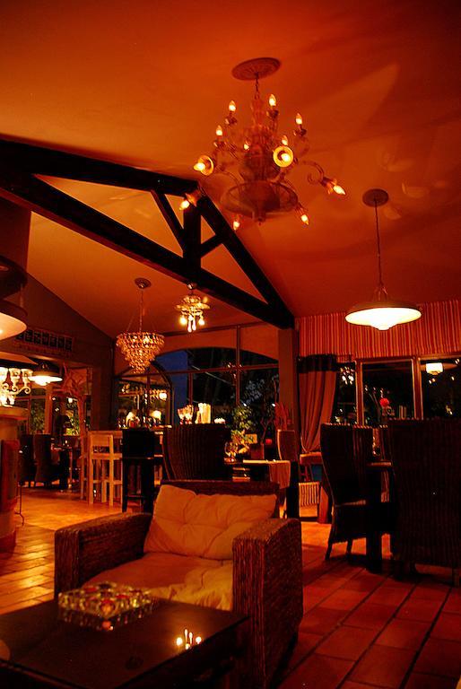 Hotel Les Mazets Des Roches Тараскон Экстерьер фото