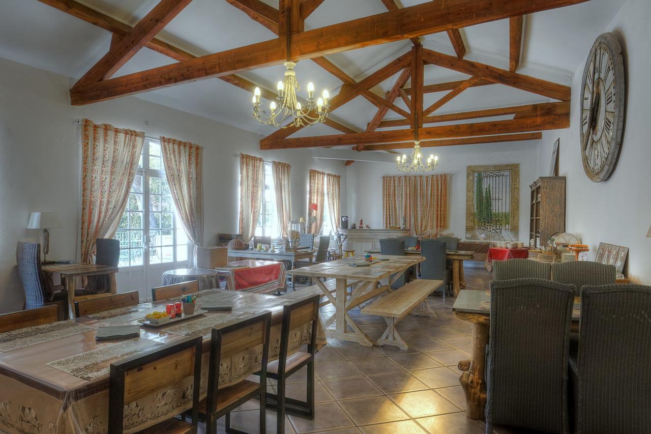 Hotel Les Mazets Des Roches Тараскон Экстерьер фото