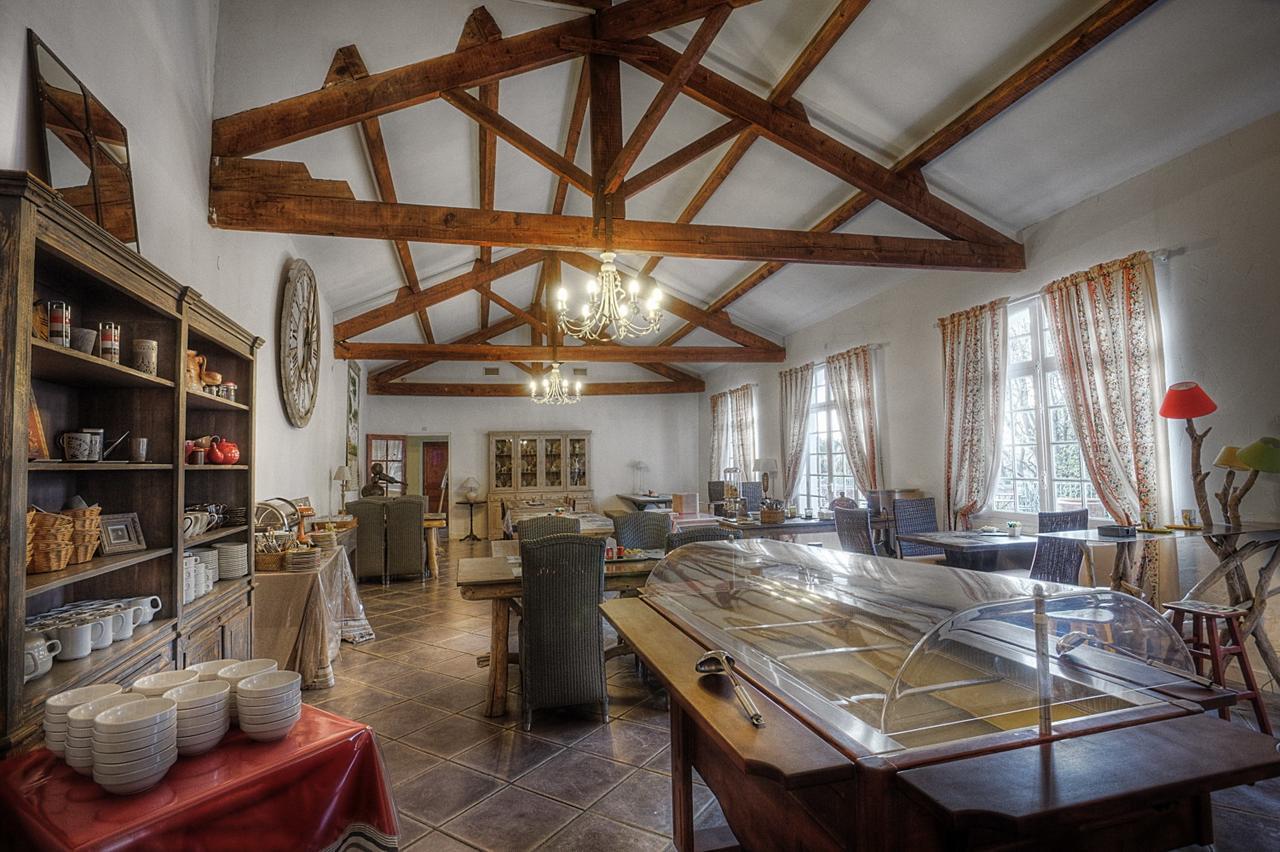 Hotel Les Mazets Des Roches Тараскон Экстерьер фото